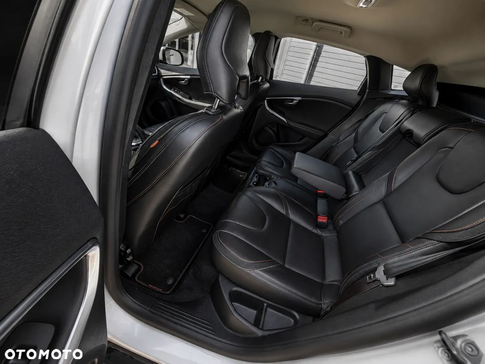 Volvo V40 T3 Drive-E R-Ocean Race - 10
