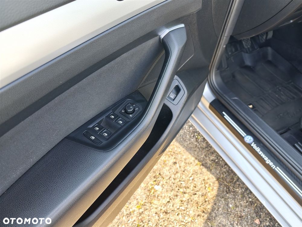 Volkswagen Passat - 18