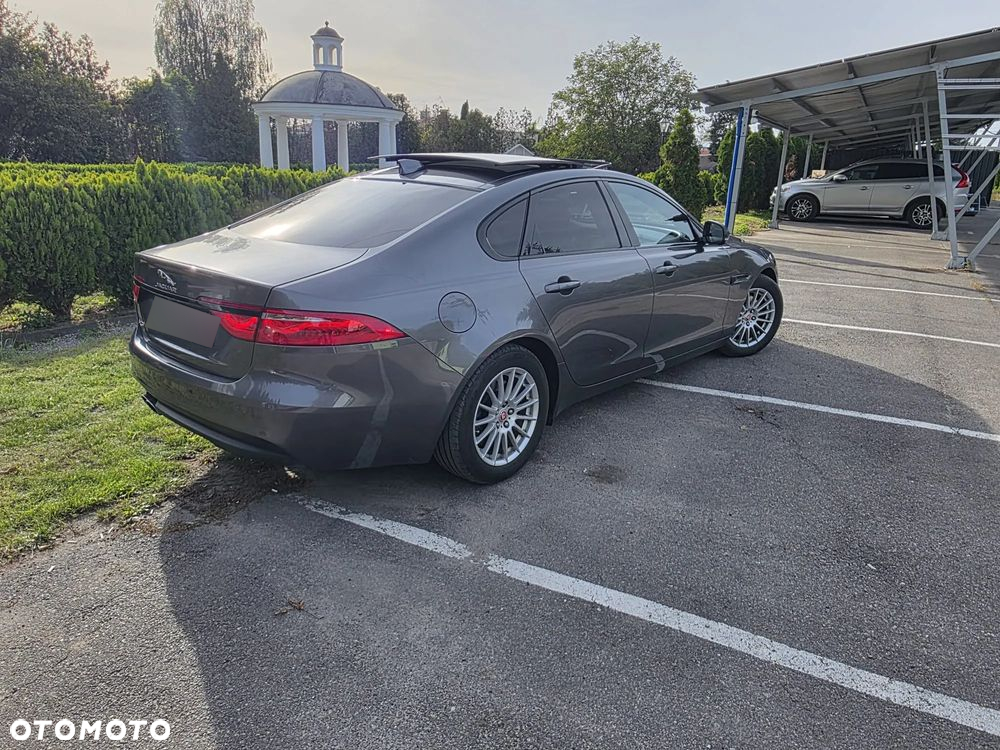 Jaguar XF 2.0 i4D R-Sport - 22