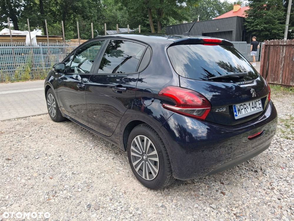 Peugeot 208 - 8