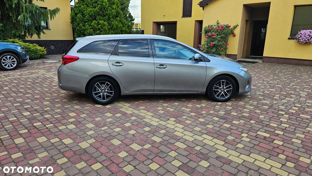 Toyota Auris 2.0 D-4D Executive - 6