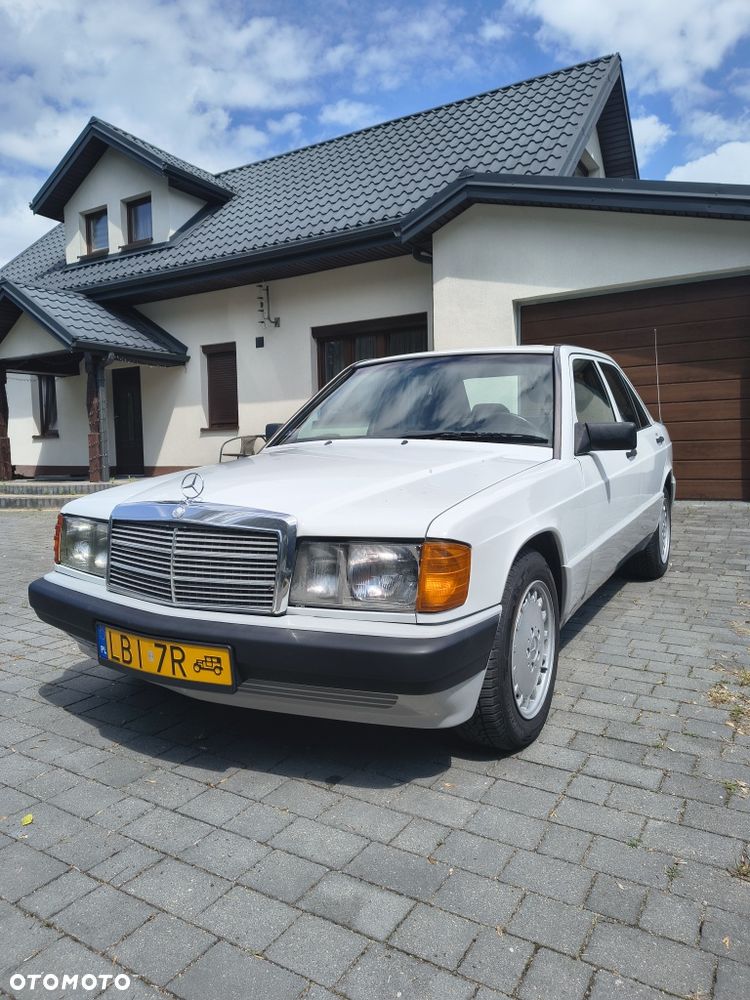 Mercedes-Benz W201 (190) - 1