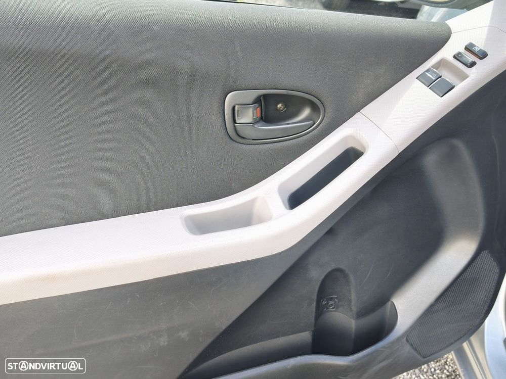 Toyota Yaris 1.0 VVT-i - 17