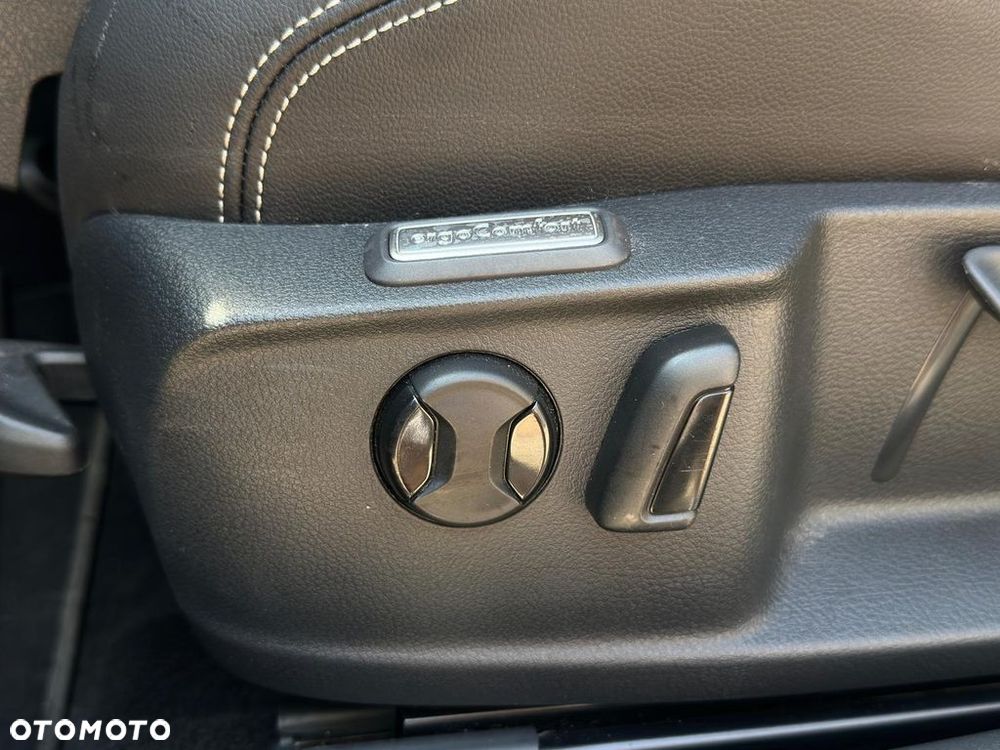 Volkswagen Passat - 12