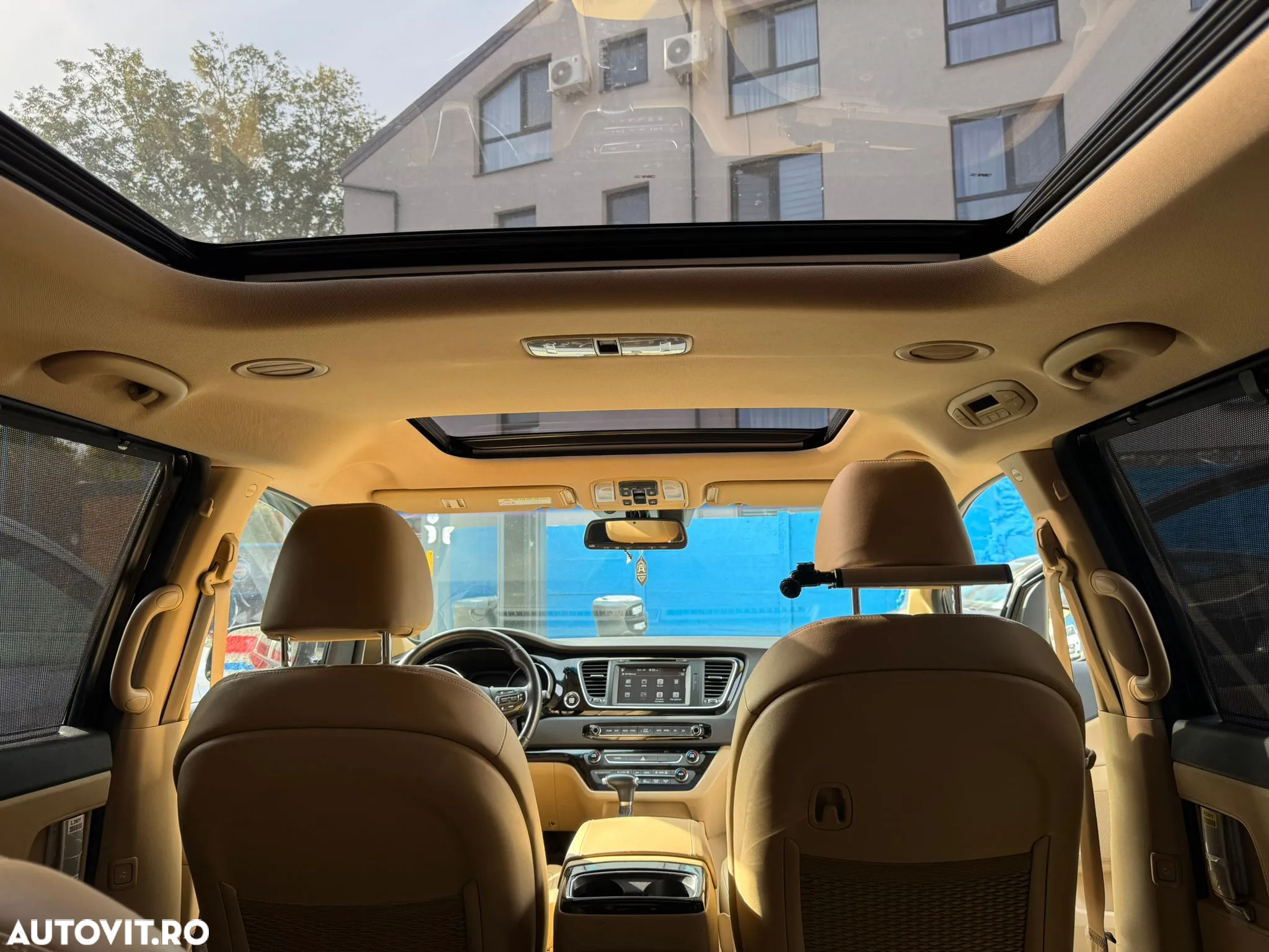 Kia Carnival - 9