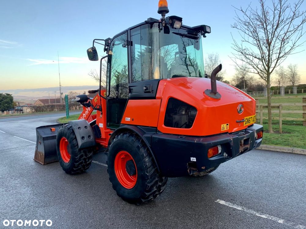 Kubota R085 - 4