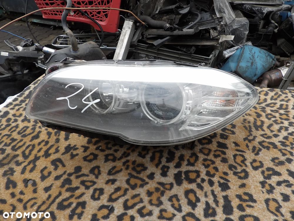 BMW - F10 - H7 - LEWA LAMPA PRZEDNIA - USZELNIONA - POKLEJONE UCHWYTY - SPALONA KOSTKA - ZALANE GNIAZDO - UK - 7203241 - 1