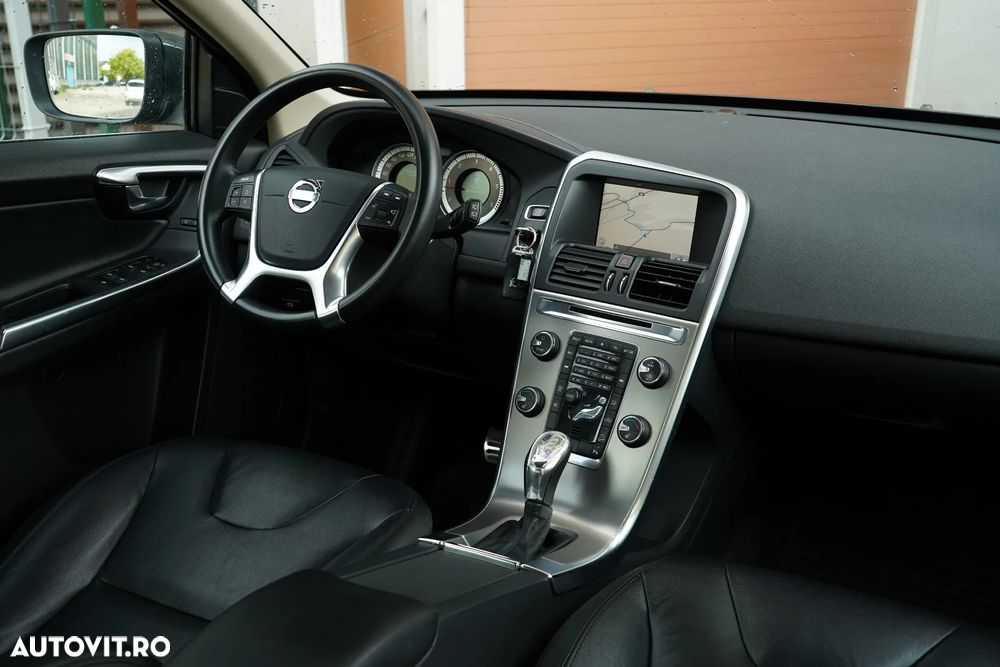 Volvo XC 60 D5 AWD Geartronic Summum - 13