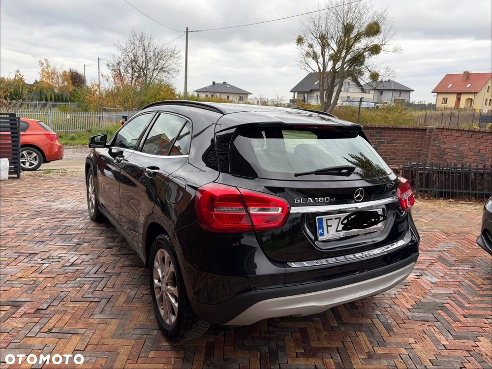 Mercedes-Benz GLA 180 d 7G-DCT - 3
