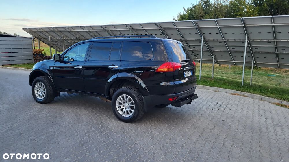 Mitsubishi Pajero Sport 2.5 DID Intense + - 6