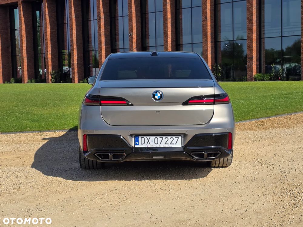 BMW Seria 7 M760e PHEV xDrive sport - 9
