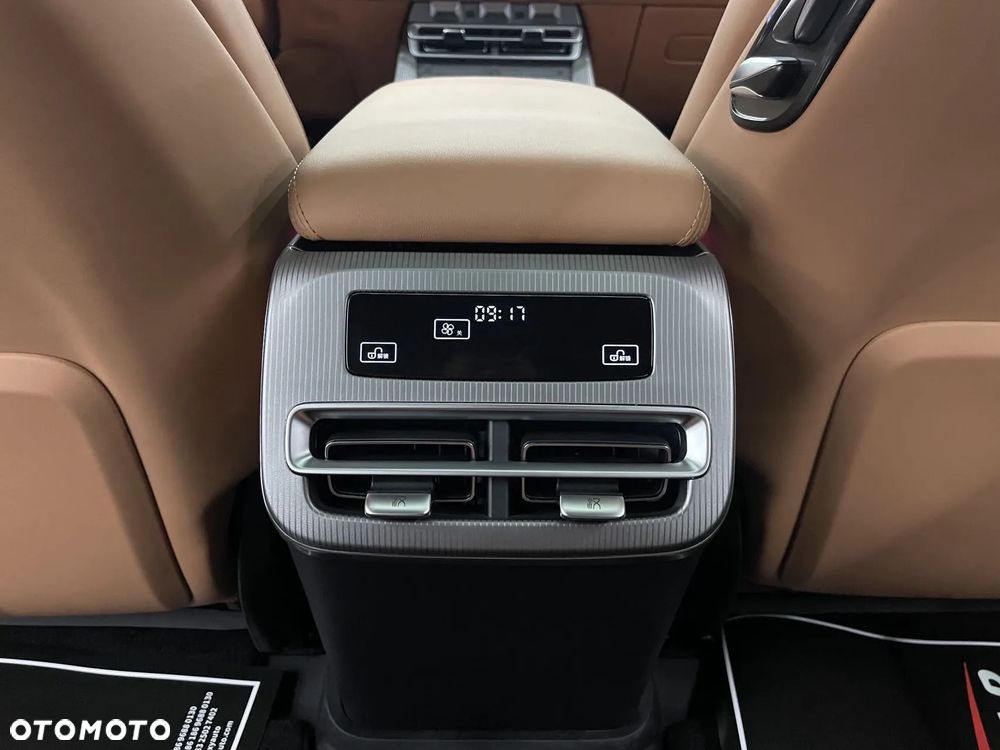 BYD Han L - 12