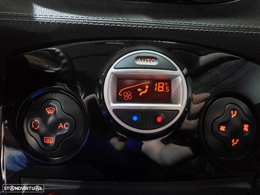 Renault Clio 1.2 16V Confort - 11