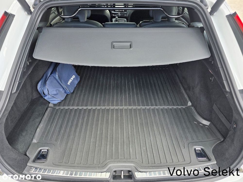 Volvo V90 Cross Country - 18
