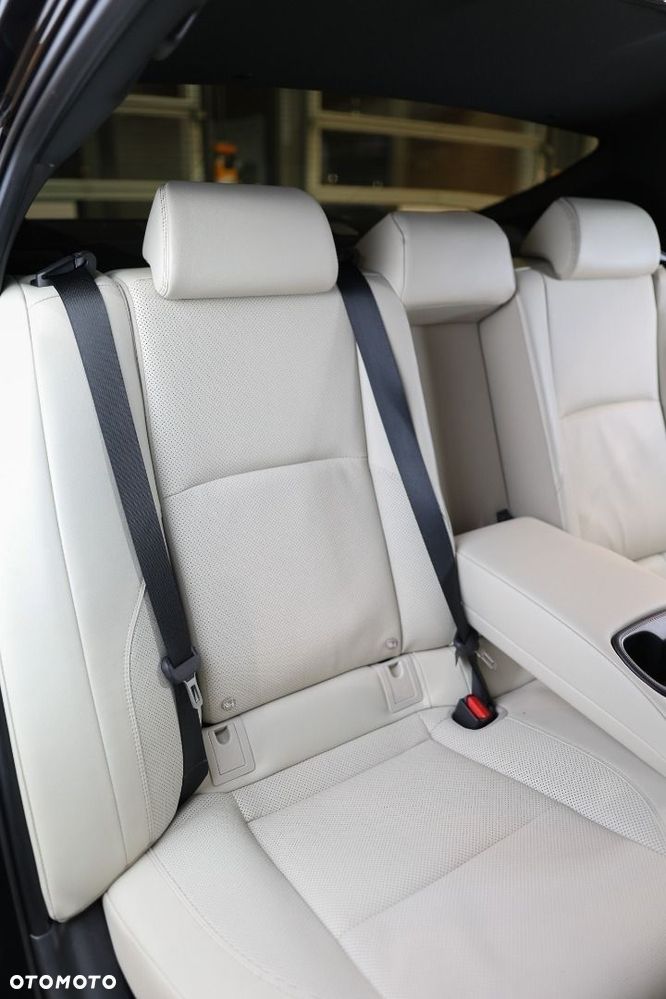 Toyota Camry - 12