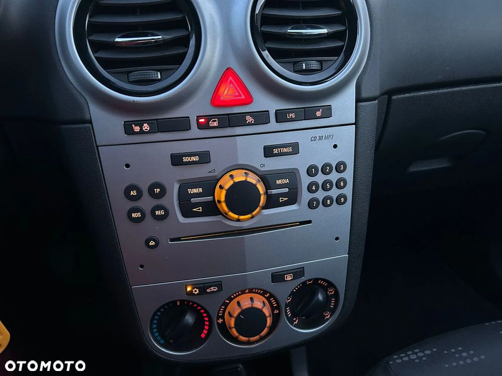 Opel Corsa 1.2 16V Innovation - 11