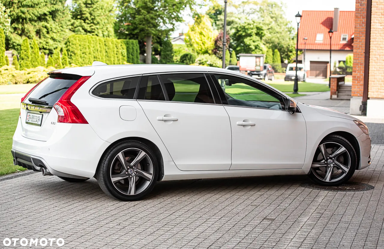 Volvo V60 D5 R-Design - 14