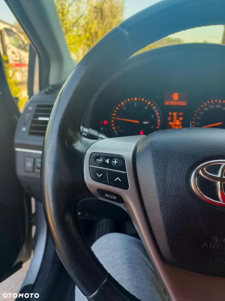 Toyota Avensis 2.0 D-4D - 10