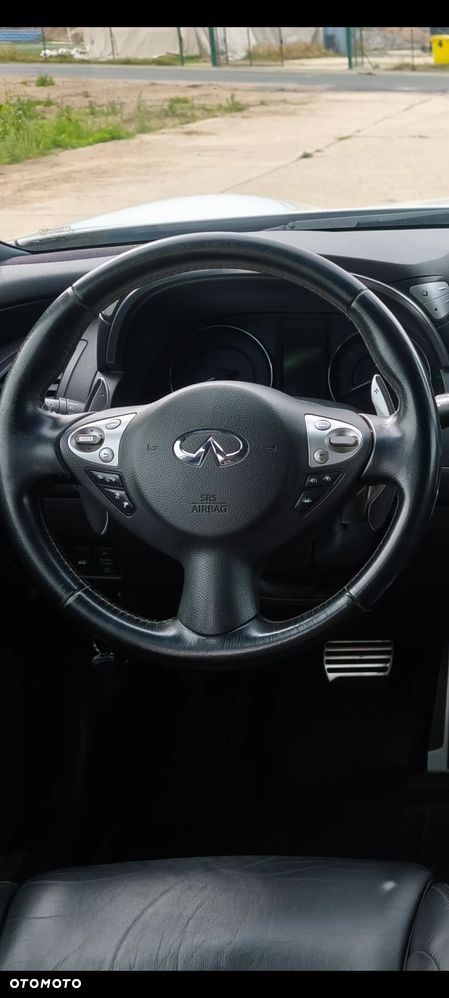 Infiniti QX70 3.0d S Premium - 9