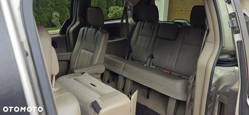 Chrysler Town & Country 3.6 Limited - 13