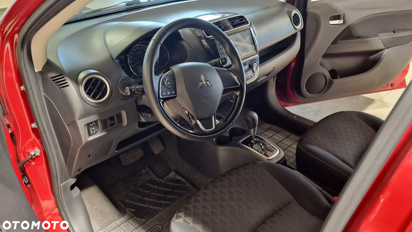Mitsubishi Space Star 1.2 AS&G Instyle CVT - 11