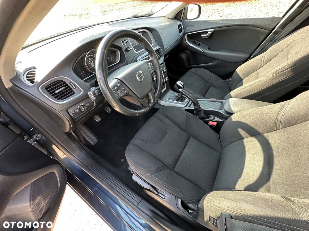 Volvo V40 D2 Drive-E Momentum - 10