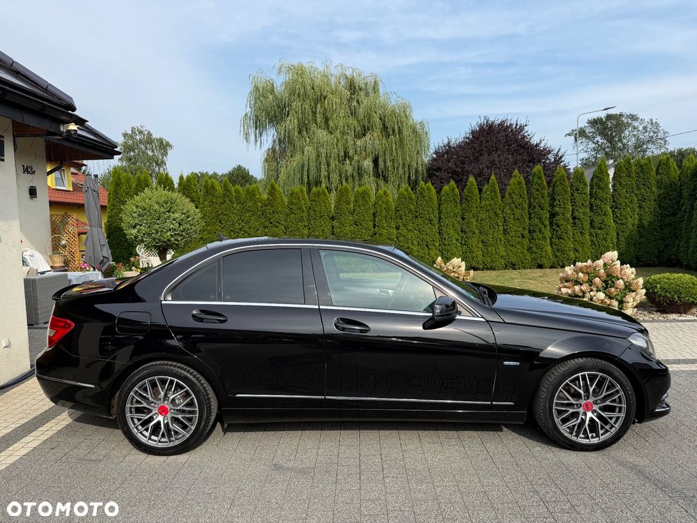 Mercedes-Benz Klasa C 180 CGI BlueEFFICIENCY Avantgarde - 10
