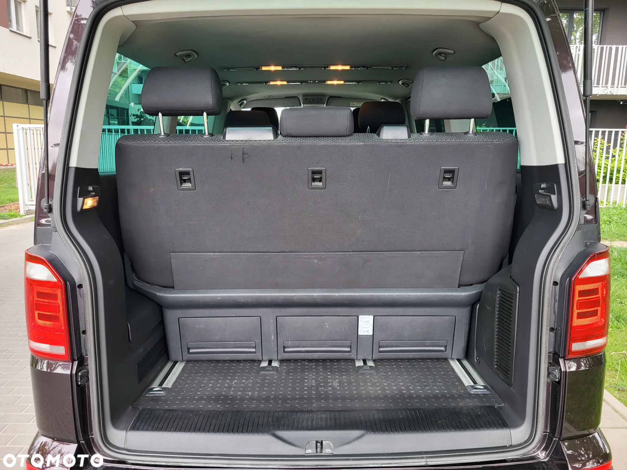 Volkswagen Multivan - 31