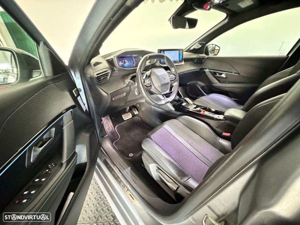 Peugeot e-208 50 kWh GT Line - 11