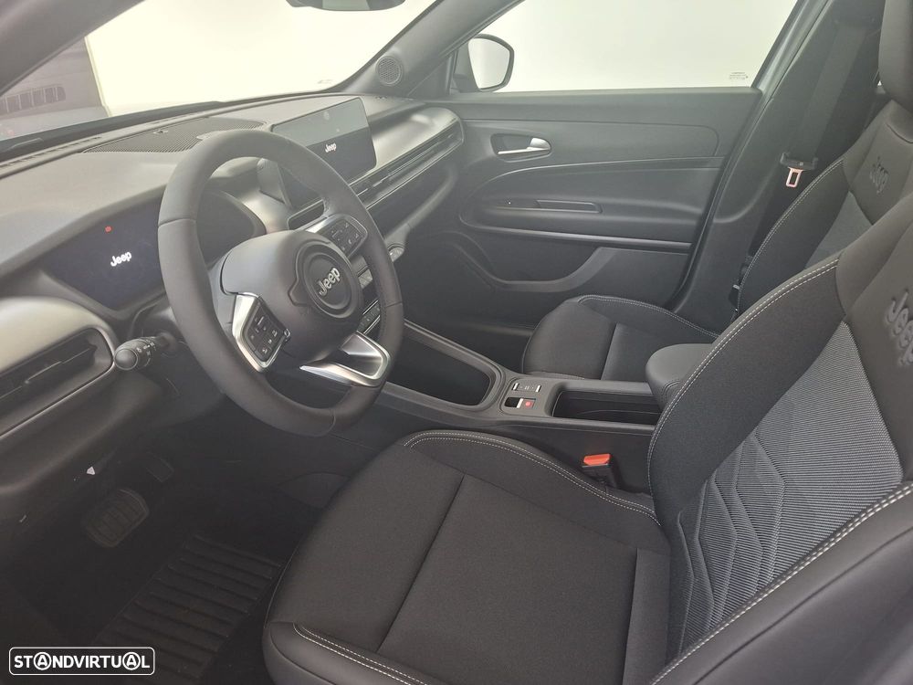 Jeep Avenger 1.2 e-Hybrid Black Edition DCT - 5