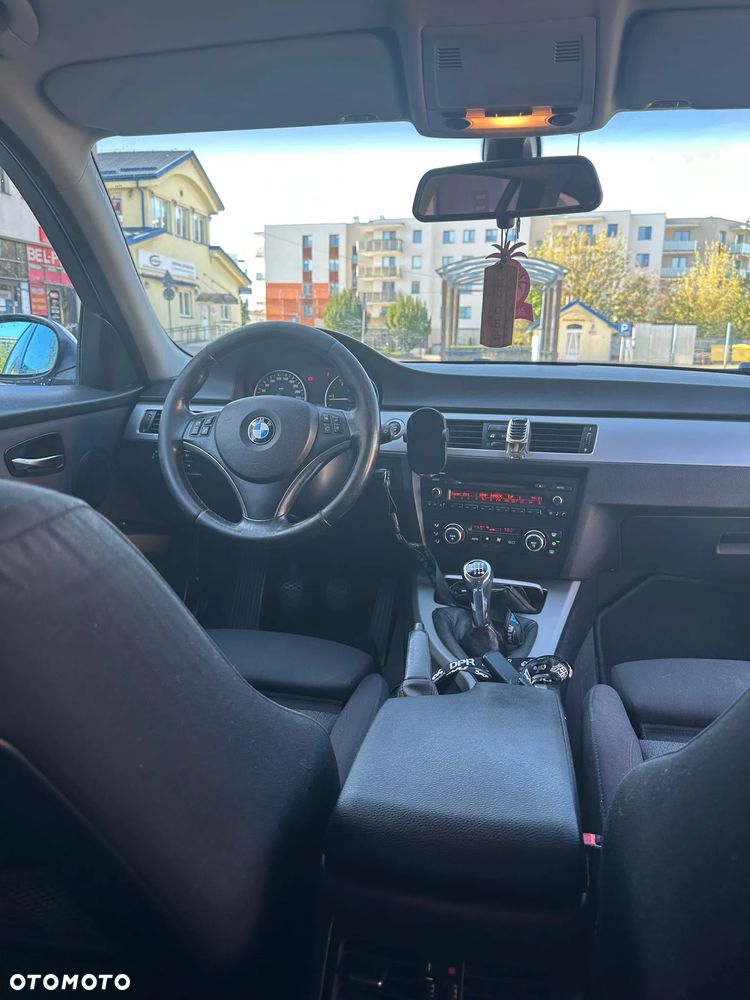 BMW Seria 3 320d - 24