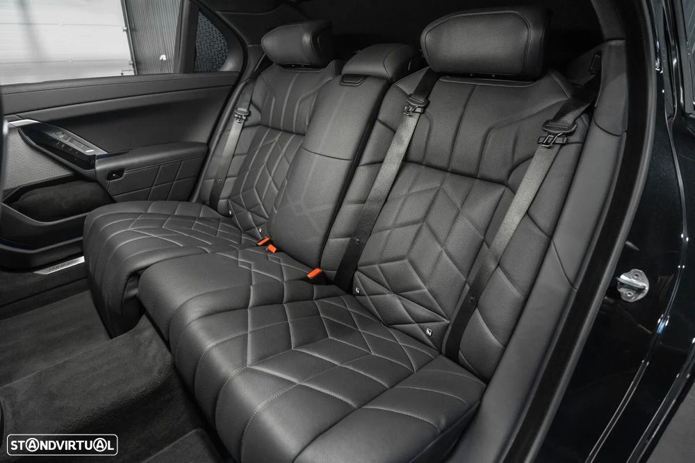 BMW 750 750e xDrive Pack Desportivo M - 25