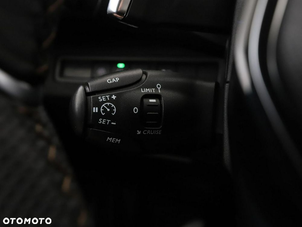 Peugeot 3008 Hybrid4 300 e-EAT8 GT - 37