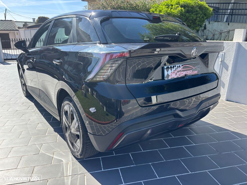 MG MG4 64 kWh Luxury - 28