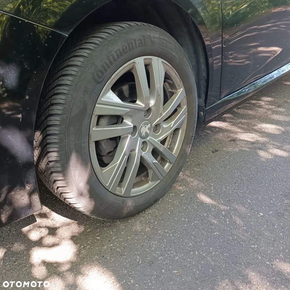 Peugeot 208 PureTech 100 Allure - 12