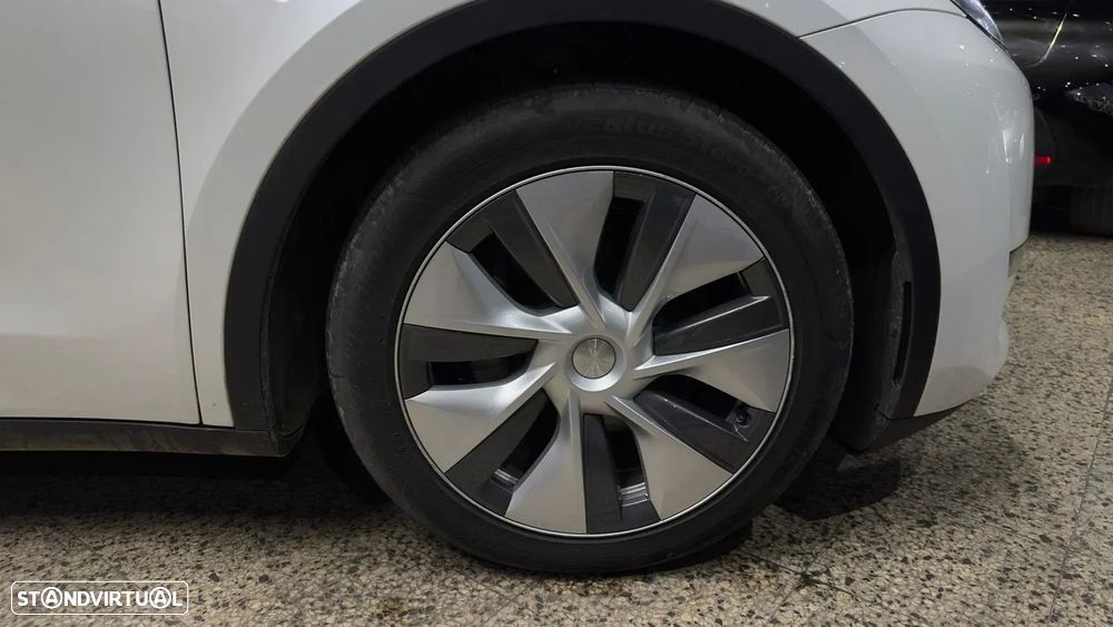 Tesla Model Y Long Range Dual Motor AWD - 13