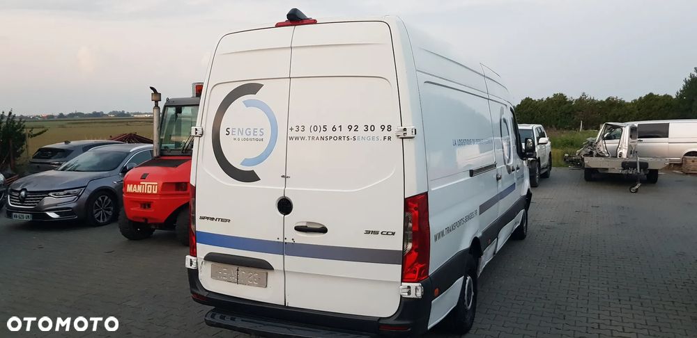 Mercedes-Benz Sprinter - 11