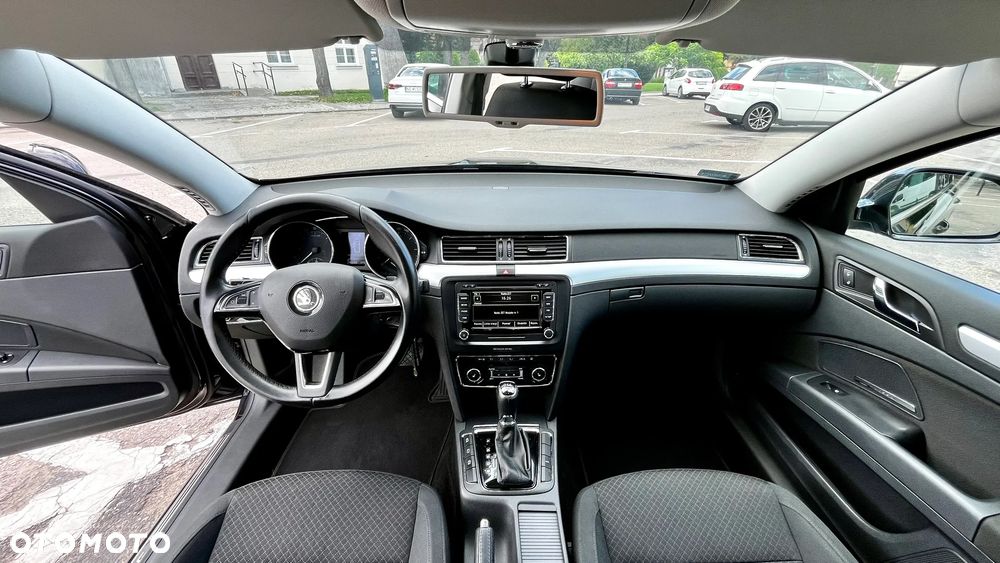 Skoda Superb 2.0 TDI Elegance DSG - 11