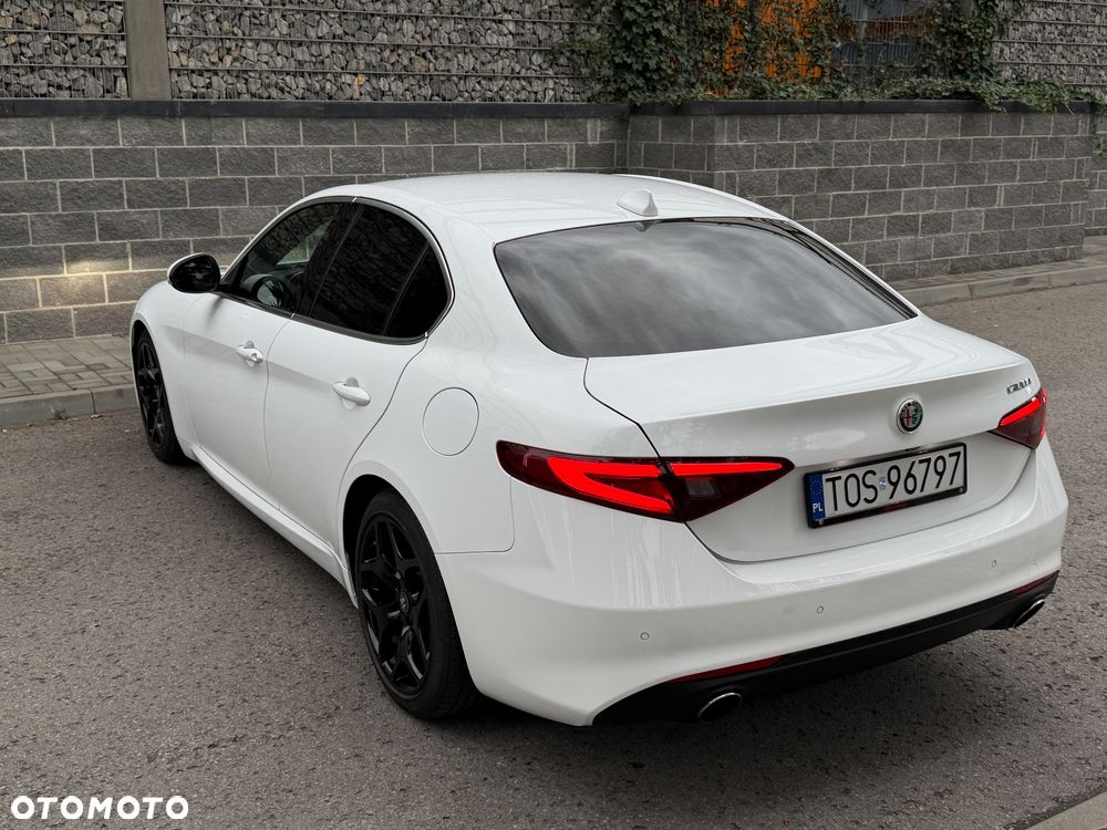 Alfa Romeo Giulia - 10