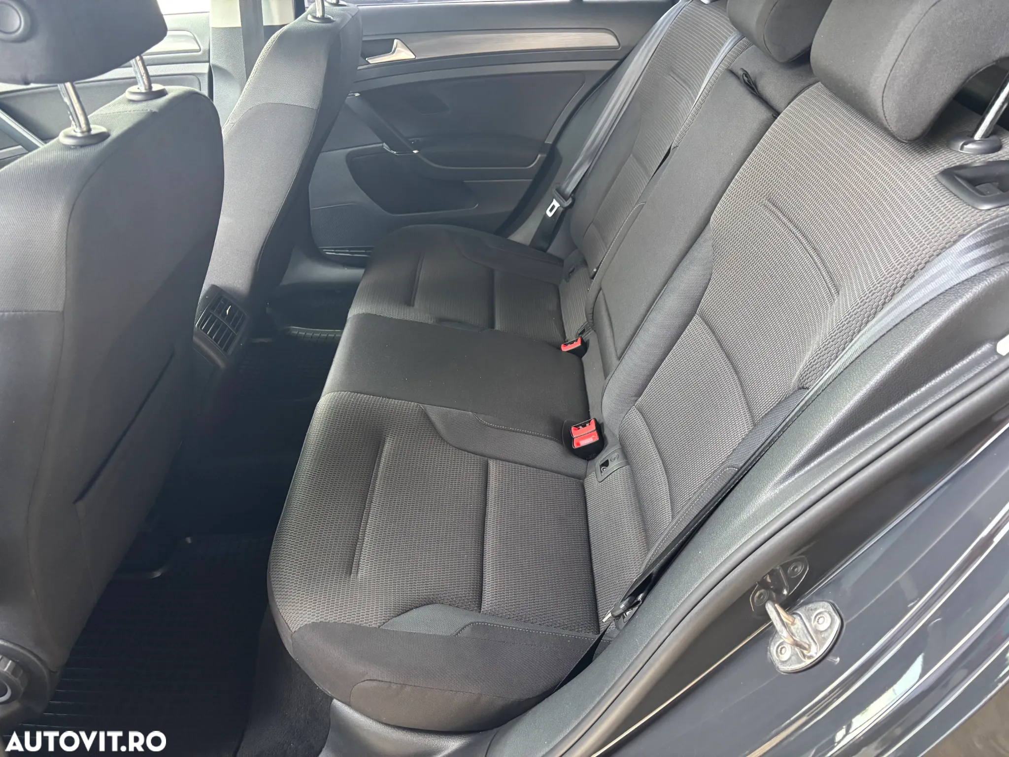 Volkswagen Golf 1.6 TDI Trendline - 32