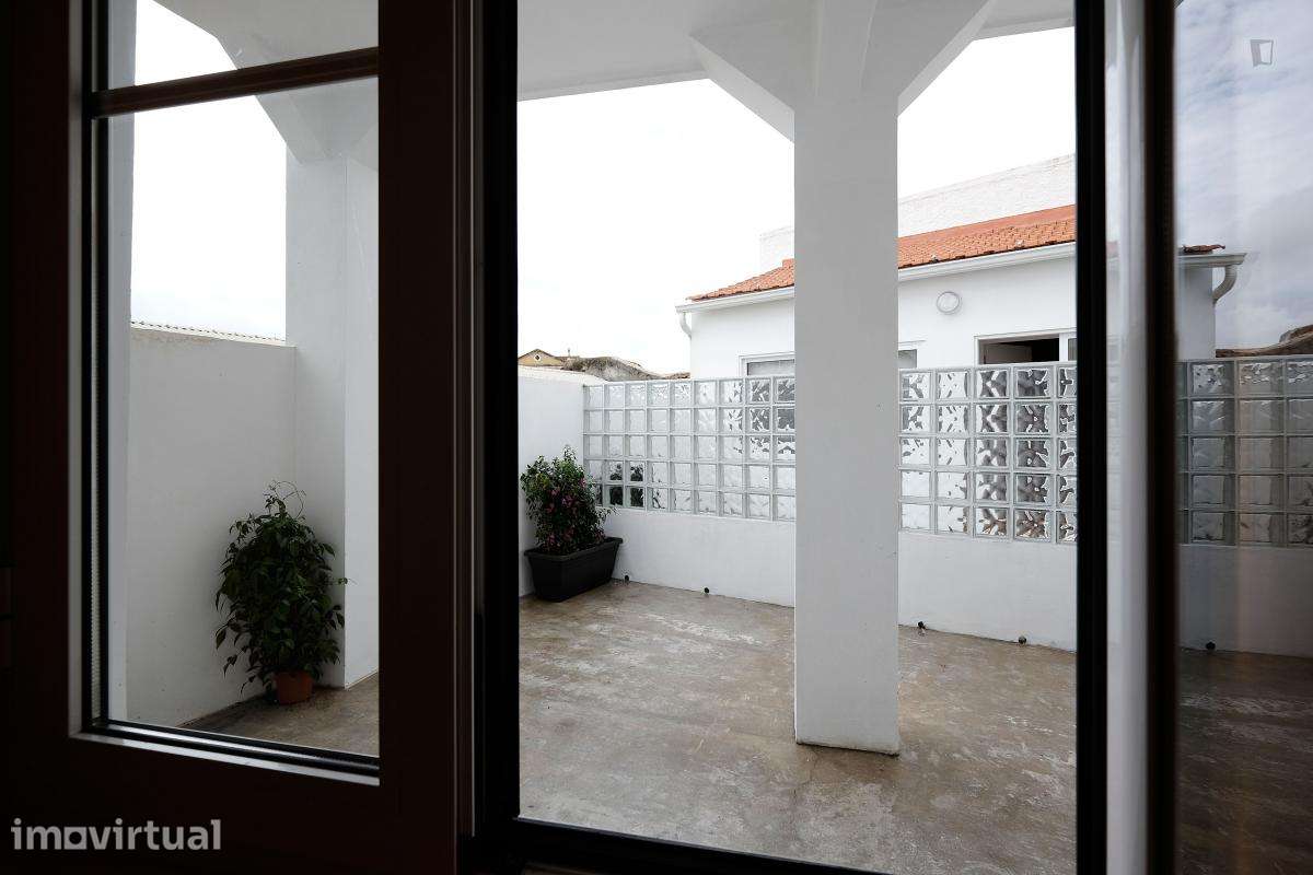 Quarto - localizado em Baixa Coimbra - Grande imagem: 3/16