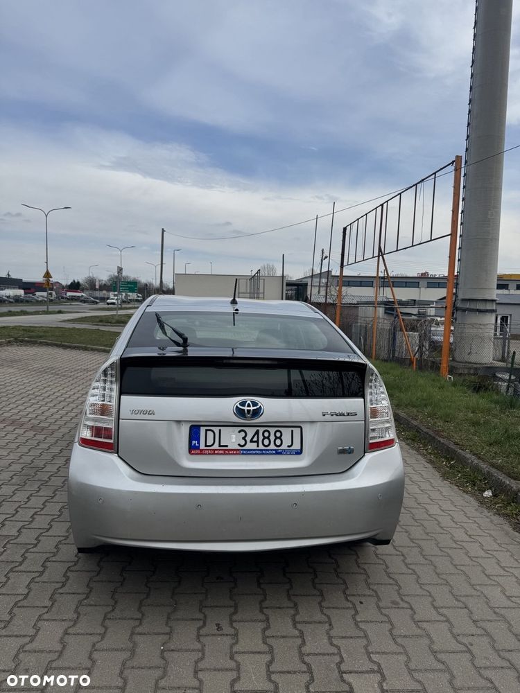 Toyota Prius (Hybrid) Executive - 11