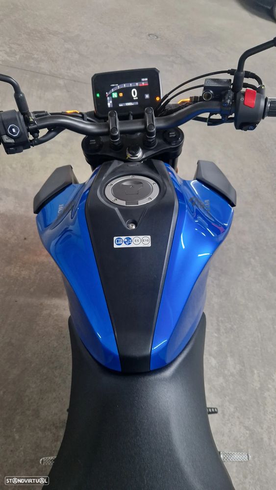 Honda CB 125R - 8