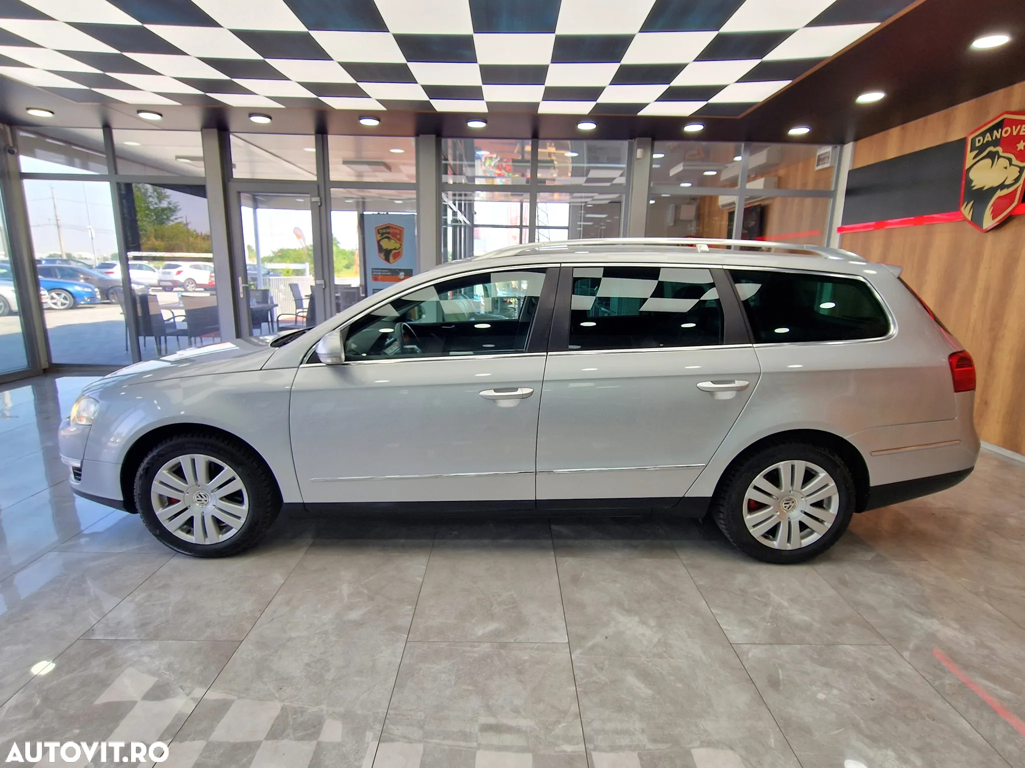 Volkswagen Passat - 4
