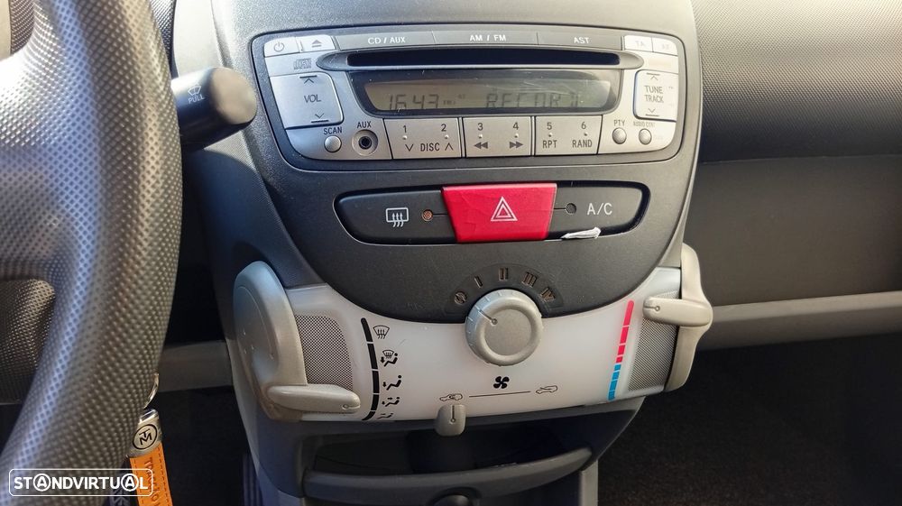 Toyota Aygo 1.0 + AC+VSC - 9