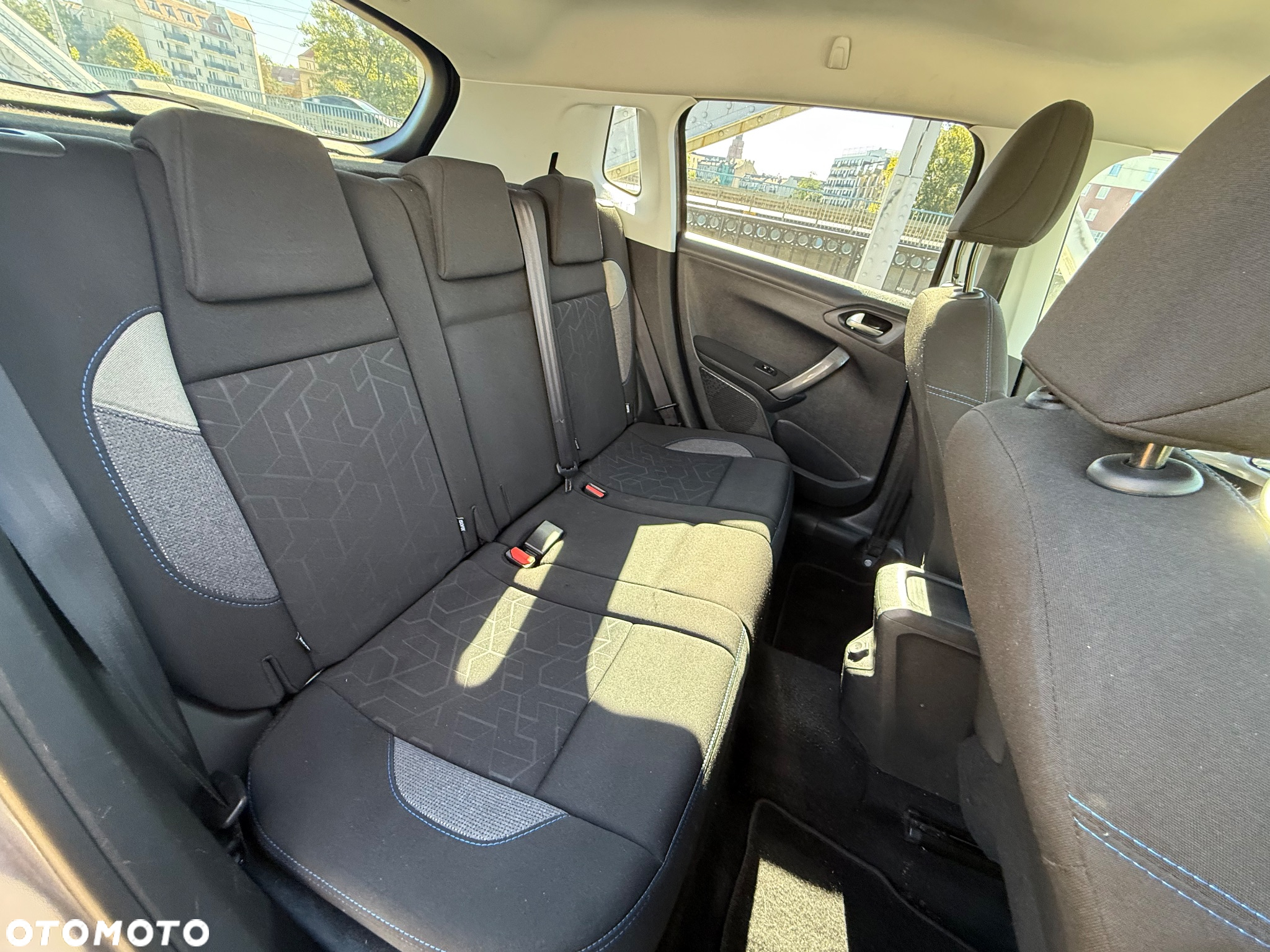 Peugeot 2008 1.6 BlueHDi Style - 36