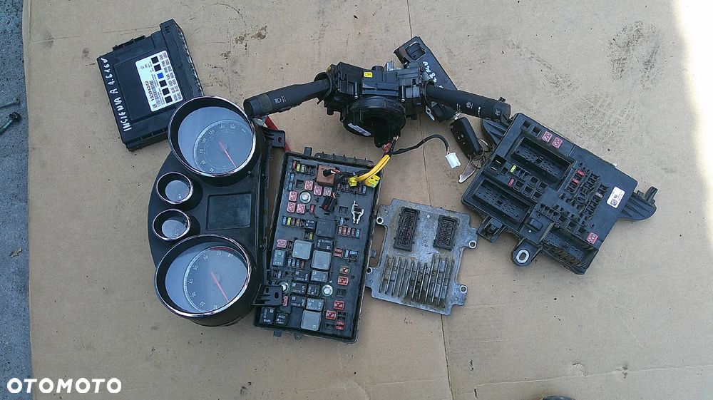 OPEL INSIGNIA A 1.8 16V IMMO ZESTAW STARTOWY 12632592