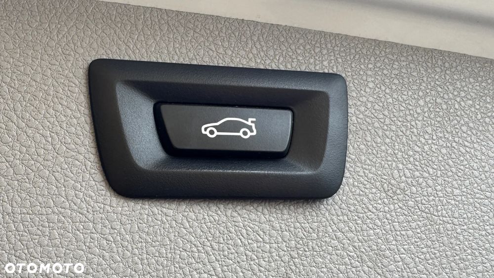 BMW Seria 3 316d Luxury Line EU6 - 38