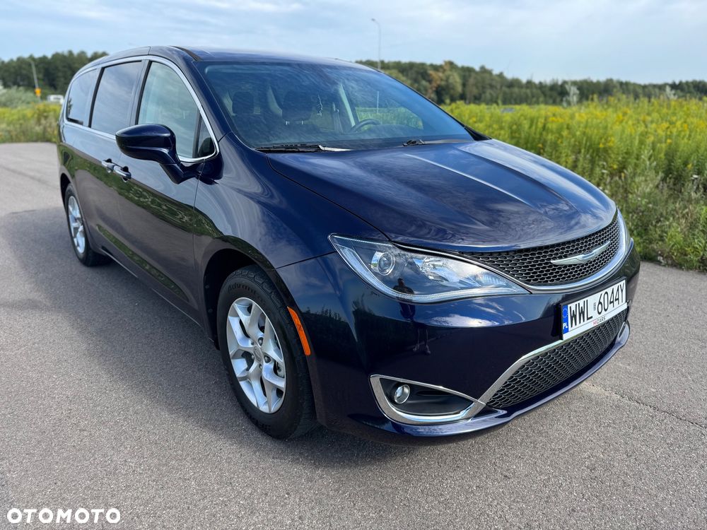 Chrysler Pacifica - 10