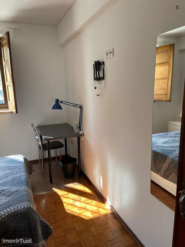 Quarto - localizado em Coimbra - Grande imagem: 5/14